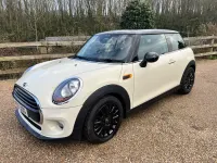 Begagnad Mini Cooper Hatch 2017 Vit Halvkombi