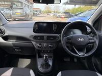 Usado Hyundai i10 Advanced 77 HP (56 kW) 2025 Vermelho Citadino