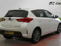 Used Toyota Auris 136 HP (100 kW) 2014 White Hatchback
