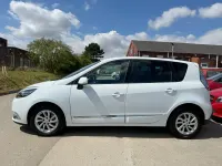 Used Renault Scénic Dynamique 2015 White MPV