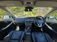 Begagnad Volvo V40 2016 Svart Halvkombi
