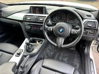 Begagnad BMW 318 M Sport 2013 Vit Kombi