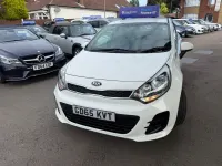 Begagnad Kia Rio 2015 Vit Halvkombi