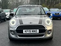 Usado Mini Cooper Classic 136 HP (100 kW) 2019 Prateado Citadino
