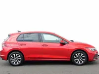 Używany VW Golf VIII Active 147 KM (108 kW) 2022 Czerwony Hatchback