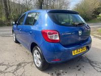 Usado Dacia Sandero Lauréate 90 CV (66 kW) 2013 Azul Utilitario