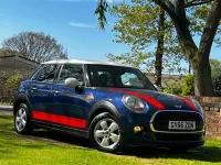 Usado Mini Cooper D Hatch 116 CV (85 kW) 2016 Azul Utilitario