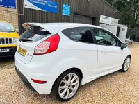 Used Ford Fiesta Zetec 93 HP (68 kW) 2016 White Hatchback