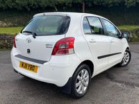 Used Toyota Yaris 90 HP (66 kW) 2011 White Hatchback