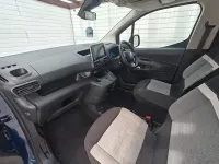 Usado Citroën e-Berlingo Feel 100 kW (136 CV) 2023 Azul Monovolumen