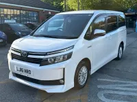 Begagnad Toyota Noah 2025 Vit