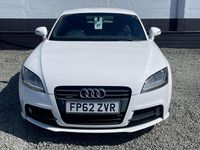 Begagnad Audi TT Black Edition 170 HK (125 kW) 2012 Vit Sportkupé