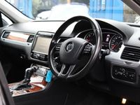 used VW Touareg G 3.0 V6 SE TDI BLUEMOTION TECHNOLOGY 5d 202 BHP Estate