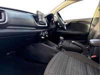 Used Kia Stonic 100 HP (73 kW) 2023 Yellow SUV