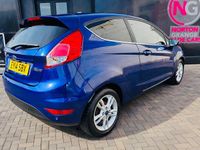 Used Ford Fiesta Zetec 82 HP (60 kW) 2014 Blue Hatchback