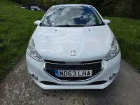 Used Peugeot 208 Allure 68 HP (50 kW) 2014 White Hatchback