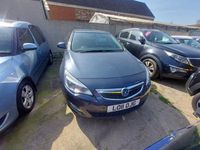 Second-hand Vauxhall Astra 2011 Albastru Hatchback