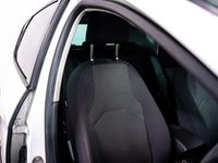 Begagnad Seat Leon SE Dynamic 115 HK (84 kW) 2020 Vit Halvkombi