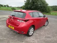 Used Toyota Auris 112 HP (82 kW) 2016 Red Hatchback