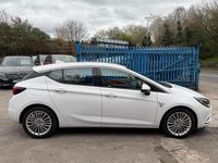 Used Vauxhall Astra Elite 136 HP (100 kW) 2017 White Hatchback