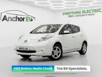Begagnad Nissan Leaf Acenta 80 kW (109 HK) 2015 Vit Halvkombi