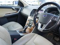 Usado Volvo XC60 SE Lux 181 HP (133 kW) 2014 Vermelho SUV