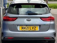 Begagnad Kia Ceed 2021 Silver Halvkombi