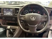 Second-hand Vauxhall Vivaro 145 CP (106 kW) 2022 Alb Monovolum