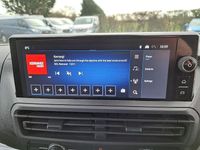 Second-hand Vauxhall Vivaro 2024 Alb Monovolum