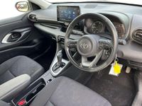Usata Toyota Yaris Hybrid 113 CV (83 kW) 2024 Bianco Utilitaria