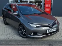 Usado Toyota Auris Design 116 HP (85 kW) 2018 Castanho Carrinha
