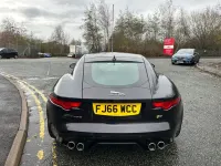 Usado Jaguar F-Type R 550 HP (404 kW) 2016 Preto Coupé