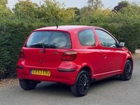 Used Toyota Yaris T3 67 HP (49 kW) 2003 Red Hatchback