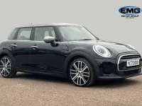 Usado Mini Cooper Exclusive 136 CV (100 kW) 2023 Azul Utilitario