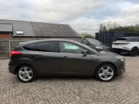 Begagnad Ford Focus Zetec 2017 Grå Halvkombi