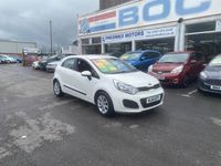 Usado Kia Rio 85 CV (62 kW) 2014 Blanco Utilitario
