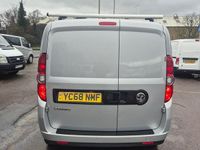 Używany Vauxhall Combo Sportive 2018 Srebrny Minivan