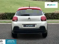 Używany Citroën C3 PureTech 108 KM (79 kW) 2023 Brązowy Hatchback