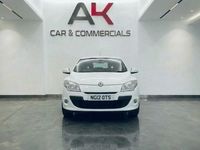 Used Renault Mégane III Dynamique 110 HP (80 kW) 2012 White Hatchback