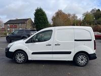 Begagnad Peugeot Partner 2017 Vit Minibuss