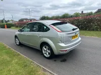 Używany Ford Focus Zetec 2010 Srebrny Hatchback