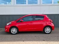 Used Toyota Yaris 99 HP (72 kW) 2017 Red Hatchback