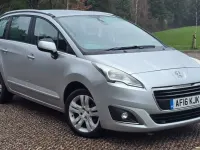 Usado Peugeot 5008 Active 120 HP (88 kW) 2016 Prateado Monovolume