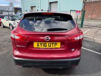 Used Nissan Qashqai N-Connecta 115 HP (84 kW) 2016 Red SUV