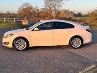 Used Vauxhall Insignia SRi 140 HP (102 kW) 2017 White Hatchback
