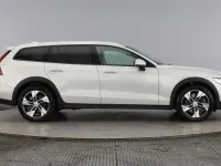Used Volvo V60 CC 247 HP (181 kW) 2022 Estate