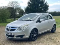 Begagnad Vauxhall Corsa Club 90 HK (66 kW) 2009 Silver Halvkombi