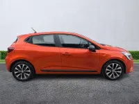 Used Renault Clio Evolution 145 HP (106 kW) 2023 Orange Hatchback