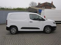Second-hand Vauxhall Combo 100 CP (73 kW) 2023 Alb Monovolum