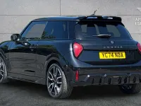 Usado Mini Cooper Hatch 154 CV (113 kW) 2024 Negro Utilitario